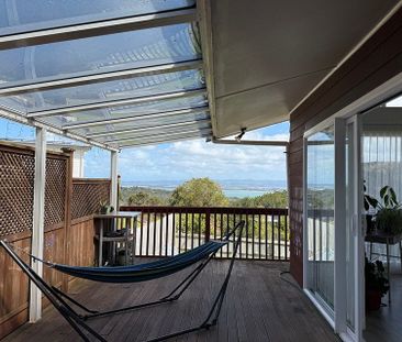 Sunny 2-Bedroom Home with Sea Views - Photo 5