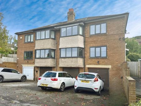 2 bedroom Flat To Let - Photo 2