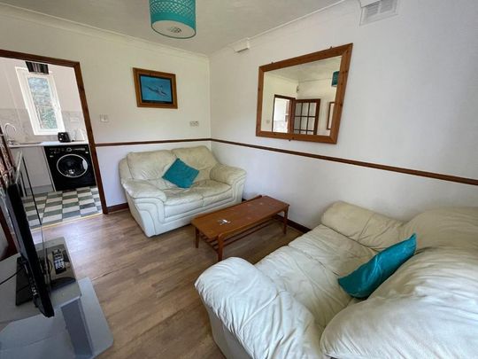 5 bedroom semi-detached house to rent - Photo 1