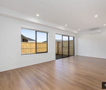 45 Curbridge Drive, Donnybrook, Vic 3064 - Photo 3