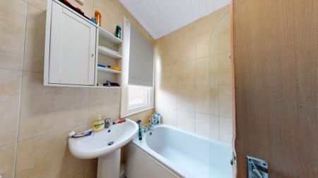 59 Headingley Avenue, Leeds, LS6 3ER - Photo 5