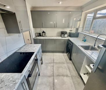 1 bedroom in a house share to rent - Photo 3