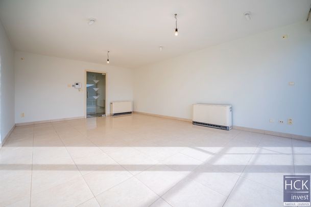 KRUISHOUTEM - Ruim duplex appartement + staanplaats op topligging! - Photo 1