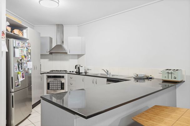 Light-Filled Apartment with Leafy Balcony in Toowong - Photo 1