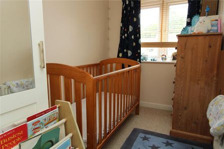 3 bedroom end of terrace house to rent - Photo 3