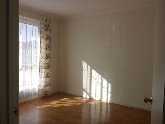 Large Courtyard Home in Great Location! - Photo 1
