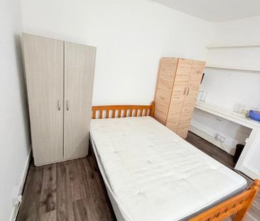 1 bedroom in a flat share to rent - Photo 6