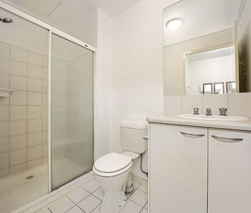 Furnished 2 bedroom apartment in Melbourne CBD! - Photo 6