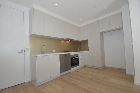Entertainer’s Delight in Ideal Location - Photo 2