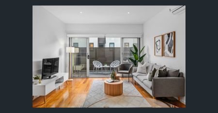 Spacious Two-Bedroom Design with Private Bathrooms - Photo 4