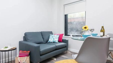 Medium 1-Bedroom Apartment - Photo 2