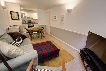 1 bedroom flat to rent - Photo 2
