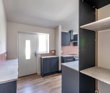 4 bedroom detached house to rent - Photo 6