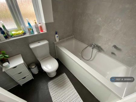 3 bedroom detached house to rent - Photo 4