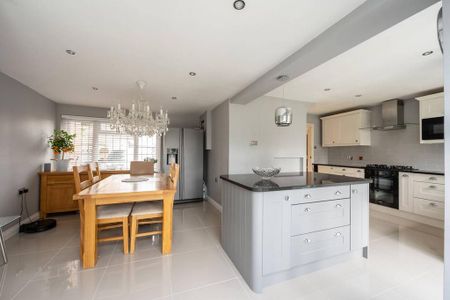 4 bedroom detached house to rent - Photo 2