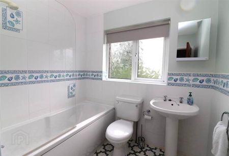 14 Moorland Park, Lisburn, BT28 2XT - Photo 3