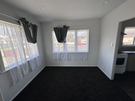 Your Perfect Rental Home Awaits in Stewart Place, Otara - Photo 2