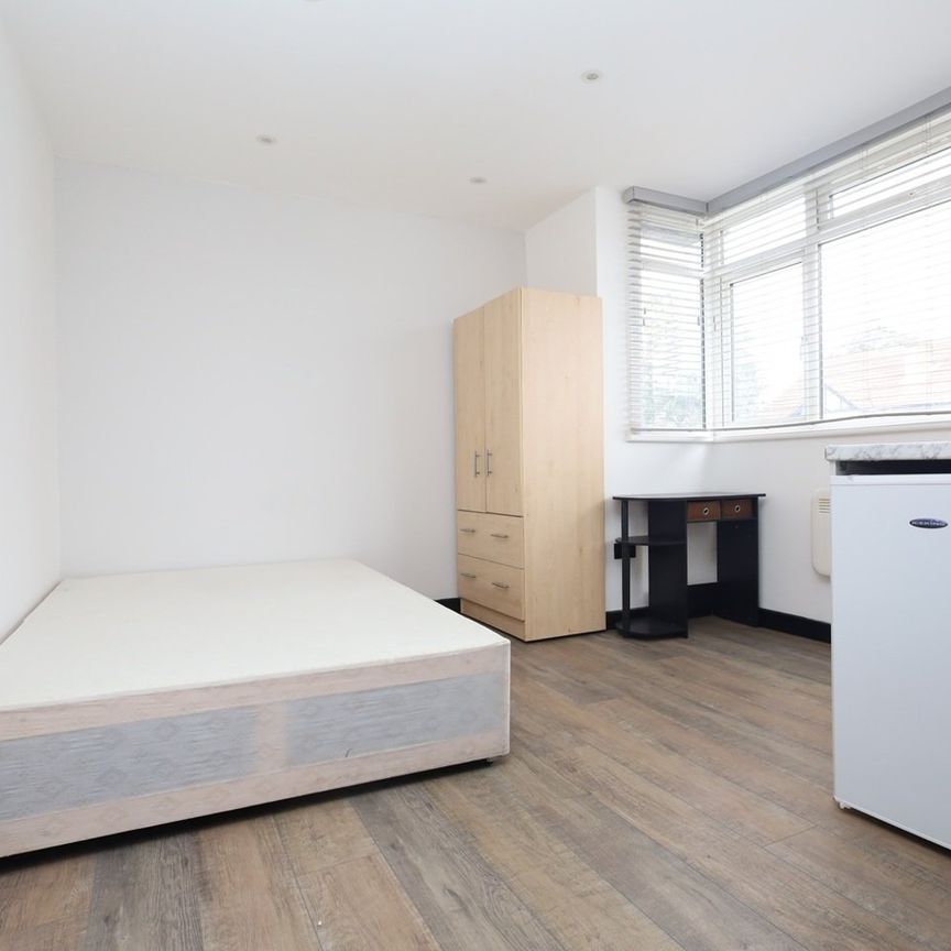 Studio Flat, Donnybrook Road, SW16 - Photo 1