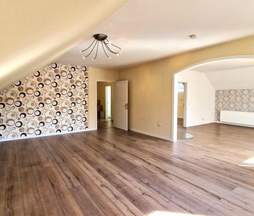 Großzügige 3-Zimmerwohnung im Dachgeschoss, mit Balkon und Dachterr... - Photo 3