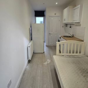1 bedroom Property To Let Total Size: 1113 SQ FT - Photo 2