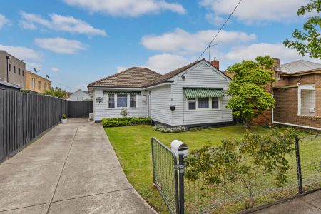 “Bright & Lovely 2-Bedroom Home – Convenience at Your Doorstep” - Photo 2