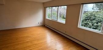 Spacious 2 Bedroom Condo close minutes to downtown - Photo 2