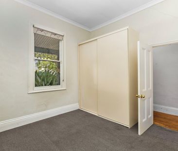 Comfort and Convenience in Yarraville: Stunning 3-Bedroom Home with... - Photo 3