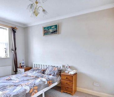 3 Bed Terraced House, Tallis Close, E16 - Photo 4
