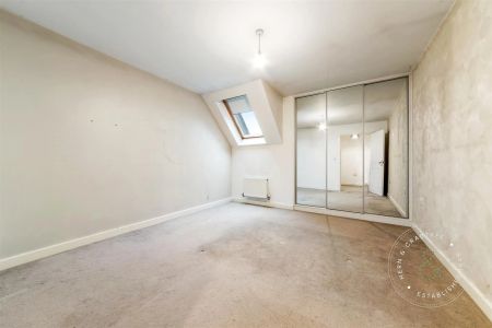 2 Bedroom Apartment - Purpose Built - Photo 5