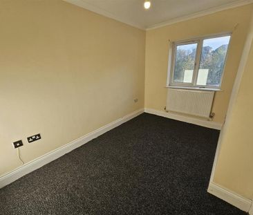 4 bedroom semi-detached house to rent - Photo 6