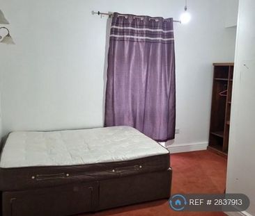 1 bedroom in a flat share to rent - Photo 3