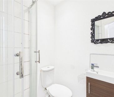 Room 4 - Photo 4