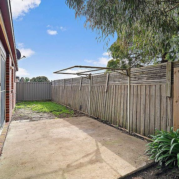 A low maintenance family house in the heart of Wendouree - Photo 1