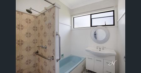 WELL MAINTAINED 3 BEDROOM HOME IN BERESFIELD! - Photo 4