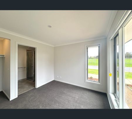 2 Munro Drive, Charlemont, Vic 3217 - Photo 3