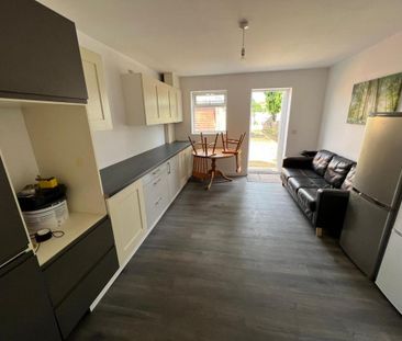 5 bedroom semi-detached house to rent - Photo 6