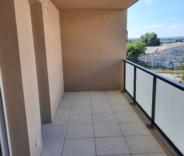 T2 AVEC BALCON ET UN PARKING EXTERIEUR - Photo 1