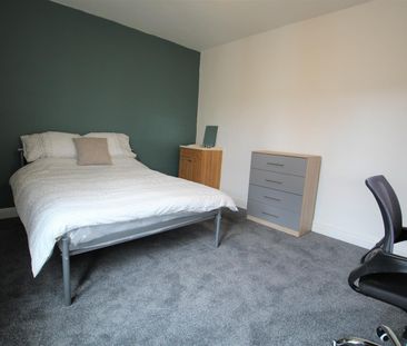 4 bedroom terraced house to rent - Photo 3