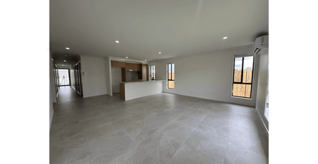 Spacious 4-Bedroom, 2-Bathroom House - Photo 3