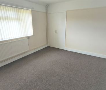 Poplar Close, Bury St. Edmunds, Honington - Photo 2