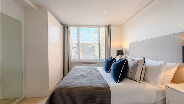 Bright One-Bedroom Apartment with Garden Access in Prestigious Mayfair, London W1J - Photo 1