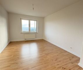 Sonnige, modernisierte 3-Zimmer-Wohnung mit tollem Weitblick und Ba... - Photo 2