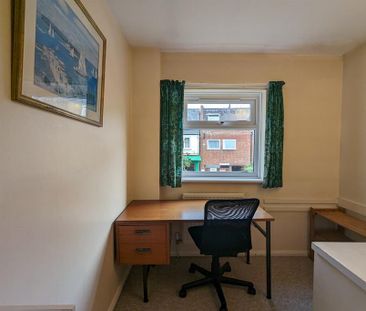 3 bedroom terraced house to rent - Photo 3