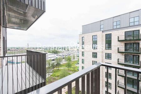 Greenleaf Walk, Southall, UB1 - Photo 2