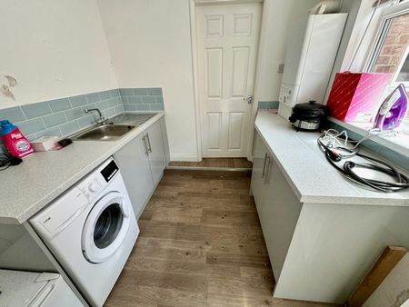 House share to rent on - Photo 5