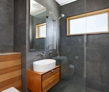 Renovated Apartment with Views - 5 Month Lease - Photo 3