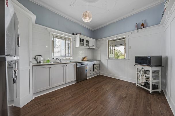 33 Woodrow Dr, Coorparoo QLD 4151 - House For Rent | Domain - Photo 1