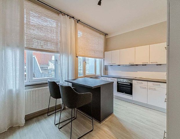 City Wohnen mit Altbauflair: Geräumige 3-Zimmer-Wohnung mit Balkon und zwei Bädern - Photo 1