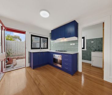 Ideally located 3 bedroom home - Photo 6