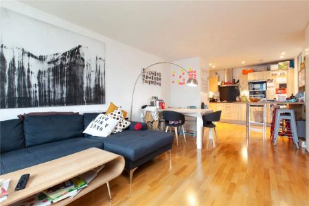 2 bedroom flat in Highbury Stadium Square - Photo 5